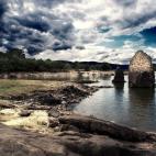 Este pueblo soriano yace para siempre sumergido bajo las aguas del embalse de la Cuerda del Pozo. Lo que se ve en la foto son las torres más altas de las construcciones que daban vida a este pueblo y, por la noche, suenan las campanas de la tor...