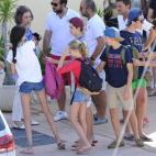 La reina emérita rodeada de sus nietos