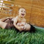 Según la Organización Mundial de la Salud, la leche materna y el calostro (la sustancia amarillenta producida al final del embarazo para los primeros días de vida del bebé) es el alimento ideal para los recién nacidos en sus primeros meses....