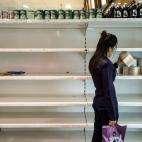 Los estantes de los supermercados est&aacute;n pr&aacute;cticamente vac&iacute;os.