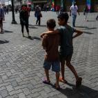 Esto ha causado la aparici&oacute;n de miles de &quot;ni&ntilde;os dejados atr&aacute;s&quot; por sus padres que se han ido del pa&iacute;s para buscar nuevas formas de ingreso.