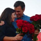 Anne Hidalgo y Pedro S&aacute;nchez, en un acto electoral en Sevilla, en 2017.