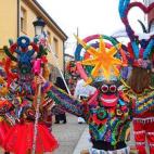 Esta emblemática fiesta es una de las que guarda un aspecto y un espíritu más ancestral de toda Galicia. Conocida también bajo el nombre de Entroido y parece tener su origen en ritos agrícola prerrománicos. Pasa por ejemplo con Os Fulións...