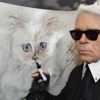 'Choupette', su mascota, se convirti&oacute; en la compa&ntilde;era incondicional de Lagerfeld desde que lleg&oacute; a su vida hace cinco a&ntilde;os. La gata tiene una cuenta de Instagram y genera m&aacute;s de 3.000.000 millones de d&oacute;l...