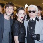 La compa&ntilde;era de Robert en la saga de vampiros, la ni&ntilde;a rebelde del cine cautiv&oacute; a Karl Lagerfeld... Ella ha sido una de sus &uacute;ltimas grandes musas.