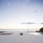 The House of the Infinite / Alberto Campo Baeza (España): "En un maravilloso lugar como este trocito de paraíso terrenal en Cádiz, hemos construido un plano infinito frente al infinito mar, la casa más radical que jamás hemos hecho".
