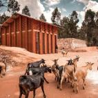 Library of Muyinga / BC Architects (Burundi): "La primera biblioteca de Muyinga, parte de una futura escuela de integración para niños sordos, ha sido construida con un enfoque participativo en bloques de tierra comprimida de origen local".