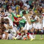 5c8b7539240000f7054d8811