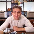 El director y productor neoyorquino saltó a la primera plana por sus vídeos diarios en YouTube, donde narra su vida y trabajo. Su nick es caseyneistat.