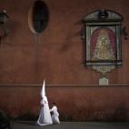 Penitentes encapuchados de la hermandad de "San Gonzalo"(Sevilla)