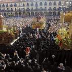 La Cofradía del Dulce Nombre de Jesús Nazareno, la más antigua y numerosa de León, celebra la llamada procesión de Los Pasos, en la que desfilan trece tallas para, en la Plaza Mayor, celebrar el acto de El Encuentro entre San Juan, la Madre...