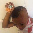 "La vez que decidió que era más fácil guardar sus galletitas de peces dentro de una cajita de tic tac".