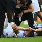 Valverde atendido por el equipo m&eacute;dico.Mod