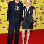Con la cabeza rapada en los Teen Choice Awards, acompañado por Rachel McAdams.