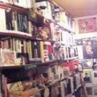 @pelipequirroja @ElHuffPost #mibiblioteca, bueno, la de mi marido...