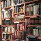 @ACalvoFer @ElHuffPost Feliz Día del Libro #mibiblioteca pic.twitter.com/azbkEf7Xg7