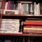 @1955clio @HuffingtonPost #mibiblioteca . Otra parte de arte,Castilla y León y algo de Ciencias. Todas las habitaciones llenas pic.twitter.com/xf6DrAclos