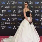 Vestido de Vera Wang, bolso de Louboutin