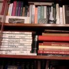 @1955clio @HuffingtonPost #mibiblioteca . Otra parte de arte,Castilla y León y algo de Ciencias. Todas las habitaciones llenas pic.twitter.com/xf6DrAclos