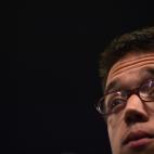 8. Su coche es un Peugeot 205 negro.