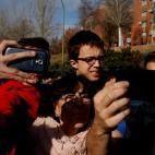 14. Su colegio electoral es el I.E.S. Santa Teresa de Jesús, en el centro de Madrid.