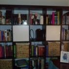 @lolalquimia @ElHuffPost #mibiblioteca cn sus libros, sus chismes y manualidades del niño pic.twitter.com/KJDwS23llP