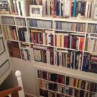 @mendezurdo #mibiblioteca es muy humilde pero tiene un valor incalculable para mi. pic.twitter.com/4sYpV4zClO