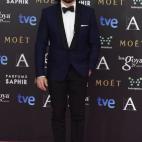 Esmoquin de Ami, zapatos Prada