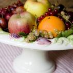 La fruta es sana pero eso no significa que deba ser la base de nuestra dieta ni debamos aceptar la 'barra libre'. Porque si bien comer una naranja o dos al día es bueno, tomar ocho “podría llegar a resultar perjudicial”, señala la nutrici...