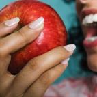 Si te paras a pensar resulta ridículo porque una manzana tiene 90 calorías a las diez de la mañana, a las tres de la tarde o a las nueve de la noche. Vanesa León señala que las frutas no engordan según horarios y que “lo único cierto es...