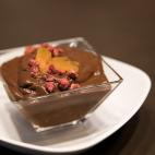 Una receta de 'La Gloria vegana' ▶️ Ingredientes (4 raciones): 400 mililitros de leche de coco de lata, 1 aguacate, 4 d&aacute;tiles, 4 cucharadas de cacao en polvo ▶️ Encuentra aqu&iacute; la receta completa.