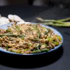 ▶️ Ingredientes (para 3-4 personas): un manojo de esp&aacute;rragos trigueros, champi&ntilde;ones, 3 huevos, un pu&ntilde;ado de jam&oacute;n a tacos, una cebolla. ▶️ Encuentra aqu&iacute; la receta completa.