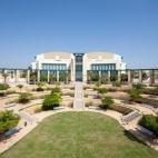 La Generalitat valenciana también pensó que Alicante podría ser Hollywood. ¿Cómo? La respuesta era construir el macrocomplejo Ciudad de la Luz. Las obras costaron, según ha denunciado el PSOE, más de 265 millones de euros. que "los proce...