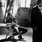 A Kirk Baltz le tocó el papel de policía torturado por el Señor Rubio (acaba como Van Gogh). Ahora tiene una escuela de actores en Los Angeles. Puedes ver su apariencia actual en las fotos de su página web de su página web .