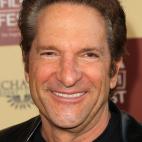 Pat Riley, el presidente de Miami Heat, le dijo a Peter Guber que nunca hay que hacer visible lo molesto que uno está. ¡Vas a perder mucho! Mucho! Es una parte crucial del proceso. Ese comportamiento no ayuda a tu equipo. Siempre tienes que ...