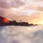 "Las rocas volcánicas son una ubicación perfecta para hacer fotografías al atardecer. Se han tomado tantas fotos desde el mismo ángulo en este sitio que decidimos buscar una nueva perspectiva: desde el agua. Tras la ceremonia me puse unos pa...