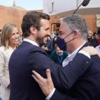 Pablo Casado entrega el relevo de la direcci&oacute;n del partido en Sevilla.