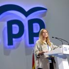 La presidenta de Nuevas Generaciones del partido, Beatriz Fanjul durante su intervenci&oacute;n por la ma&ntilde;ana.