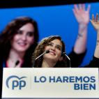 Ayuso, euf&oacute;rica durante su participaci&oacute;n en el congreso.
