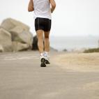 Correr hacia delante ya no es la mejor opción. Después de leer el informe publicado por la revista Proceedings of the Royal Society B: Biological Sciences, muchos cambiarán su hábito y empezarán a hacerlo hacia atrás. Esta modalidad ayuda ...