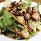 Para esta receta sirve perfectamente el pulpo que se puede comprar congelado, con lo que ahorrar&aacute;s mucho tiempo de preparaci&oacute;n. Puedes seguir el paso a paso de c&oacute;mo se elabora aqu&iacute;.