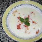 Aromatizada con hierbabuena o menta, es una manera muy refrescante de hacer frente a los d&iacute;as en los que el calor aprieta. Aqu&iacute; tienes la receta completa en Cookpad