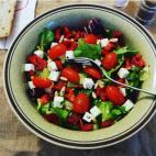 Adem&aacute;s de estos ingredientes tambi&eacute;n se utilizan tomates cherry, pimiento rojo y apio. Puedes ver la receta completa aqu&iacute;.