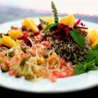 Esta ensalada diferente con toques c&iacute;tricos se prepara en seis sencillos pasos. Consulta la receta en CookPad.