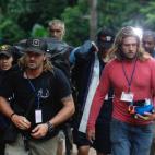 El buzo finland&eacute;s Mikko Paasi (izquierda) se dirige al rescate para salvar al equipo de f&uacute;tbol atrapado en la cueva.