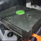 Esta fue la primera consola de Microsoft y pretendía competir directamente con la Play 2. "Se lanzó como una consola para toda la familia, no para jugadores. Este modelo no vendió mucho pero le sirvió a la empresa para meter la cabeza en el ...