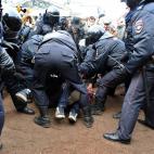 En St.Petersburg también se produjeron manifestaciones de quienes se oponen a una acción militar rusa en Ucrania.