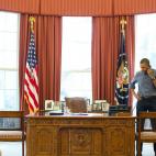 El Presidente Barak Obama habló con Vladimir Putin este sábado 1 de marzo. Si Putin no desiste de sus intenciones de intervenir militarmente en Ucrania podía enfrentar un aislamiento económico y político.