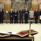 De izquierda a derecha: Soraya Sáenz de Santamaría, vicepresidenta del Gobierno y ministra de la Presidencia y para las Administraciones Territoriales; Alfonso Dastis, Exteriores y de Cooperación; Rafael Catalá, Justicia; María Dolores de C...