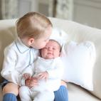 El 6 de junio de 2015, en su primera foto juntos, tomada por la duquesa Catalina.